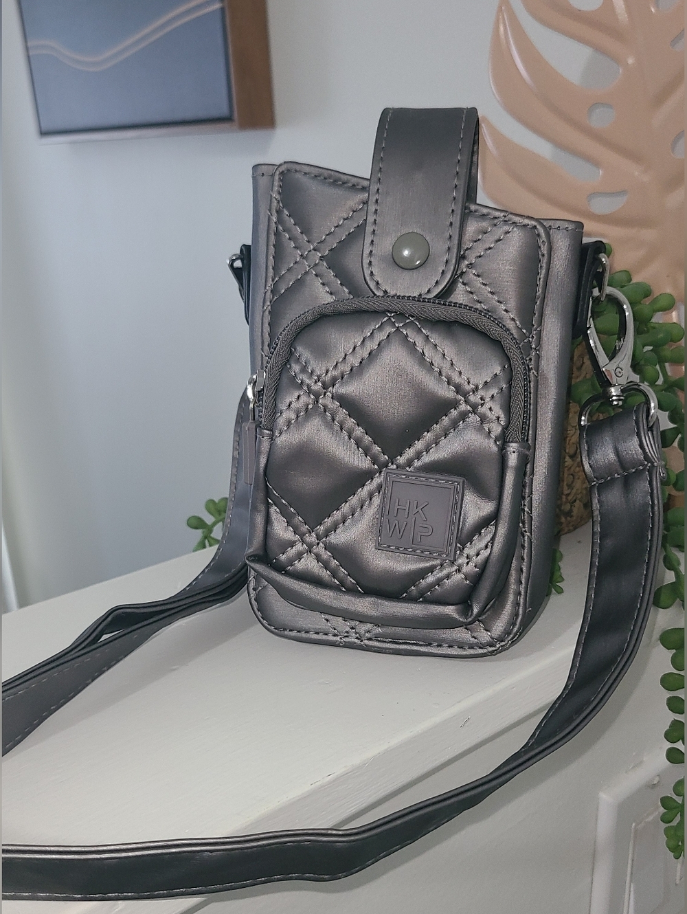 Ihkwip Quilted Crossbody Belt Bag in Metallic Grat